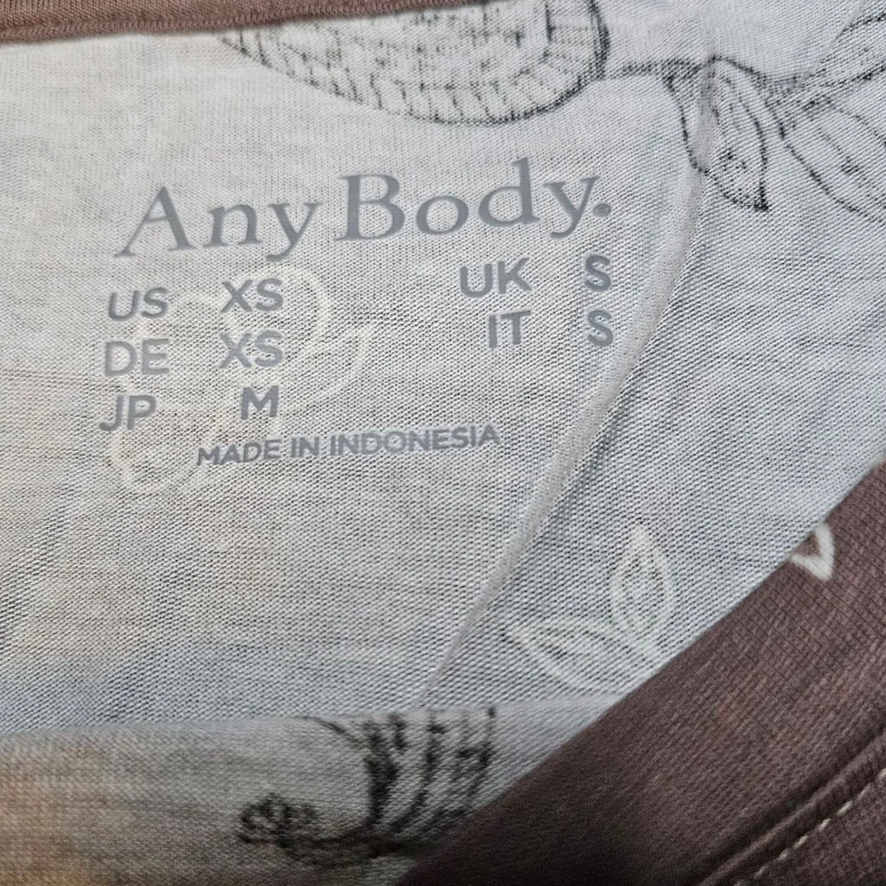 AnyBody XS Brown Paisley Print Split Back T-Shirt